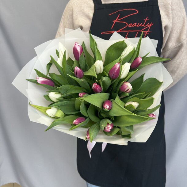 Фреш букет из 25 тюльпанов, артикул F1392316 - 7437 рублей, доставка по городу. Flawery - доставка цветов