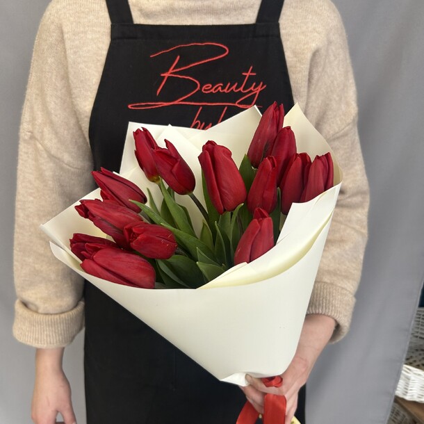 Красные тюльпаны «алый свет», артикул F1392319 - 3000 рублей, доставка по городу. Flawery - доставка цветов