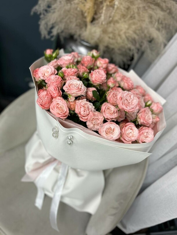 Кустовые пионовидные розы, артикул F1404680 - 7830 рублей, доставка по городу. Flawery - доставка цветов