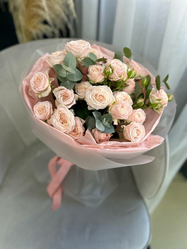 Букет пионовидных роз, артикул F1405295 - 3100 рублей, доставка по городу. Flawery - доставка цветов