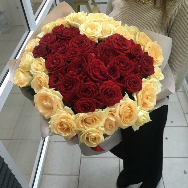 Лула - 51 роза сердечком, артикул F1160344 - 17150 рублей, доставка по городу. Flawery - доставка цветов