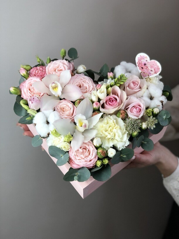 Композиция "признание"- с орхидеей и кустовой пионовидной розой, артикул F1258867 - 8700 рублей, доставка по городу. Flawery - доставка цветов