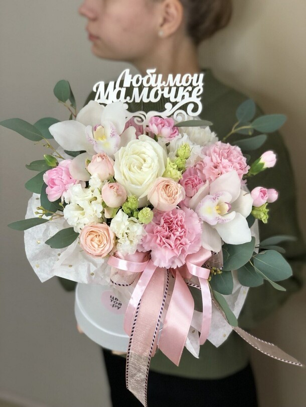 Композиция "любимой маме"- с орхидеей, эустомой и пионовидной розой, артикул F1258971 - 8900 рублей, доставка по городу. Flawery - доставка цветов