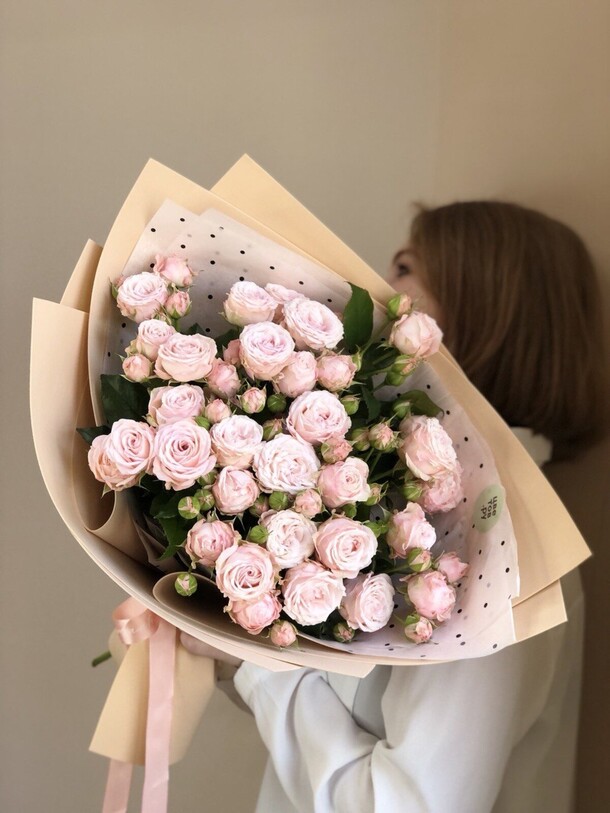 Пионовидные кустовые розы, артикул F1271485 - 8270 рублей, доставка по городу. Flawery - доставка цветов