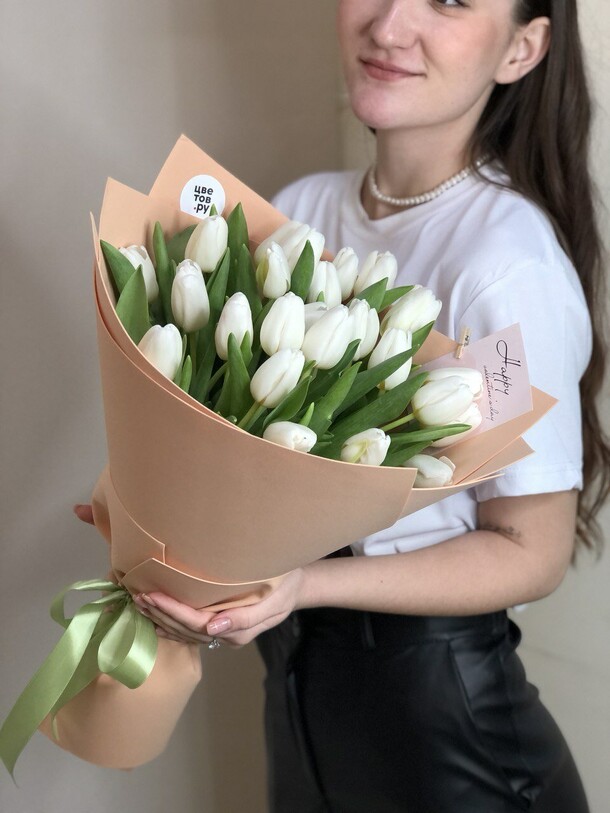 21 белый тюльпан, артикул F1384741 - 6500 рублей, доставка по городу. Flawery - доставка цветов