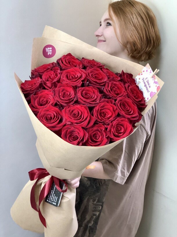 21 высокая красная роза, артикул F1408722 - 9500 рублей, доставка по городу. Flawery - доставка цветов