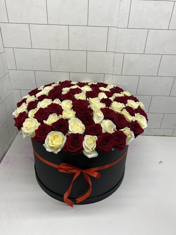 Микс 101 роза, артикул F1090424 - 24478 рублей, доставка по городу. Flawery - доставка цветов