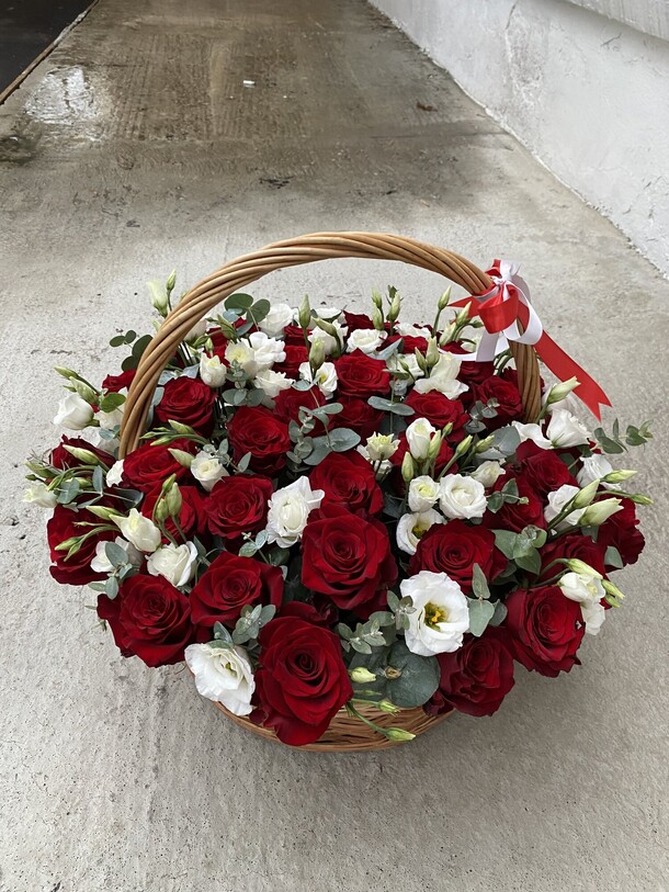 Ассортимент корзина, артикул F1090855 - 24156 рублей, доставка по городу. Flawery - доставка цветов