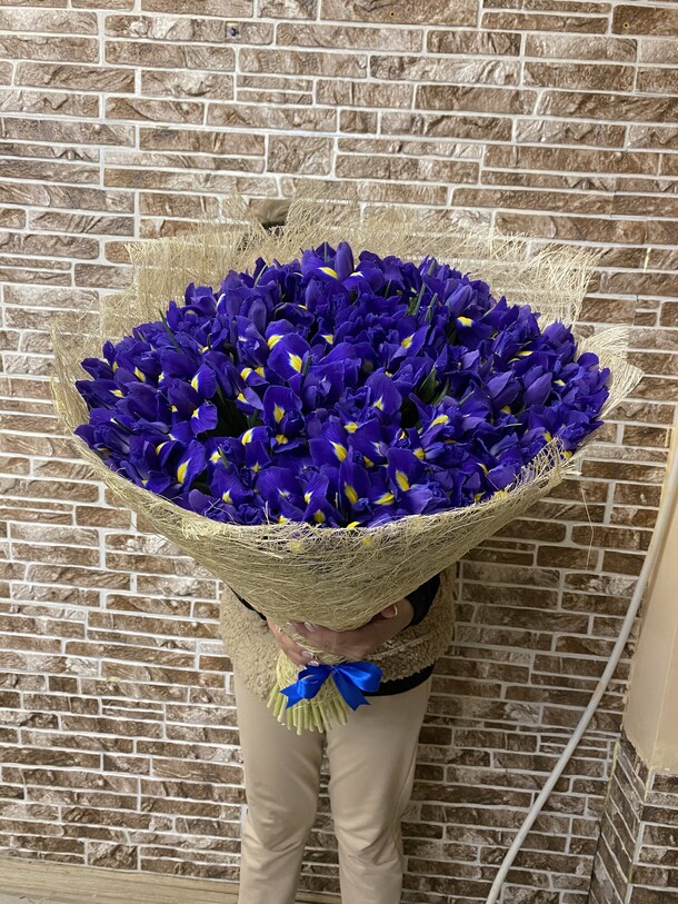 Синие ирисы-151, артикул F1103893 - 22726 рублей, доставка по городу. Flawery - доставка цветов