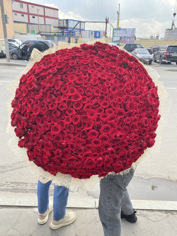 301 красные розы😍, артикул F1111156 - 101277 рублей, доставка по городу. Flawery - доставка цветов