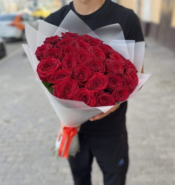 Красная роза -31, артикул F1127649 - 8227 рублей, доставка по городу. Flawery - доставка цветов