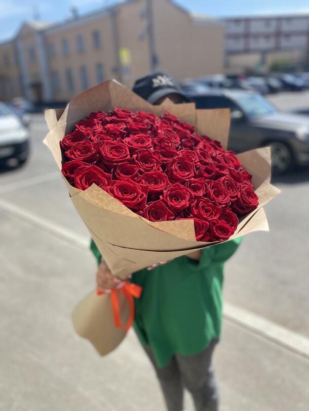 Красная роза-51, артикул F1127840 - 9999 рублей, доставка по городу. Flawery - доставка цветов