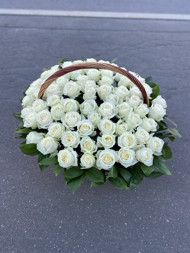 Белая роза-101, артикул F1132426 - 24199 рублей, доставка по городу. Flawery - доставка цветов