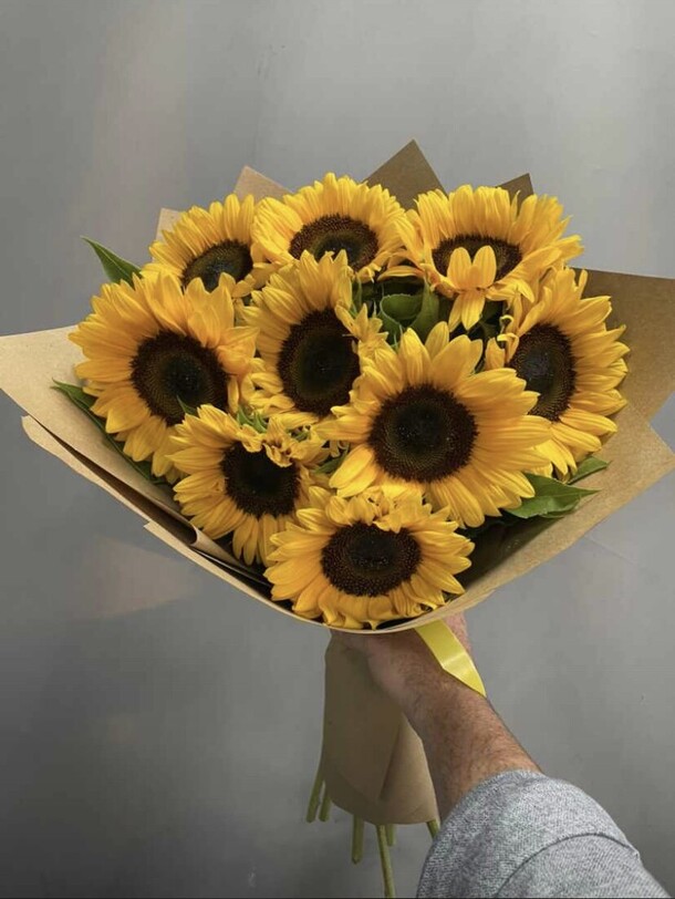 Подсолнух 9 штук, артикул F1132719 - 10688 рублей, доставка по городу. Flawery - доставка цветов