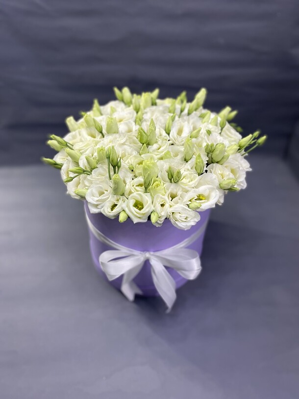 Эустома белая в коробке, артикул F1139069 - 6509 рублей, доставка по городу. Flawery - доставка цветов