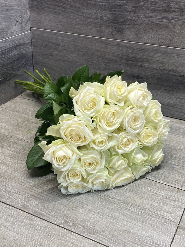 Роза белая-21, артикул F1145629 - 3999 рублей, доставка по городу. Flawery - доставка цветов