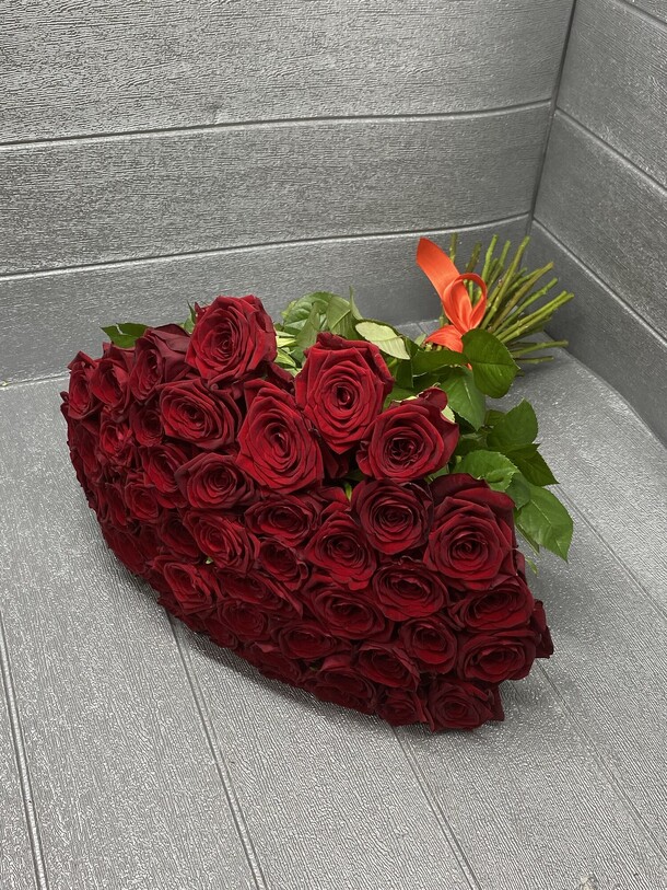 Красная роза -51, артикул F1146086 - 9750 рублей, доставка по городу. Flawery - доставка цветов