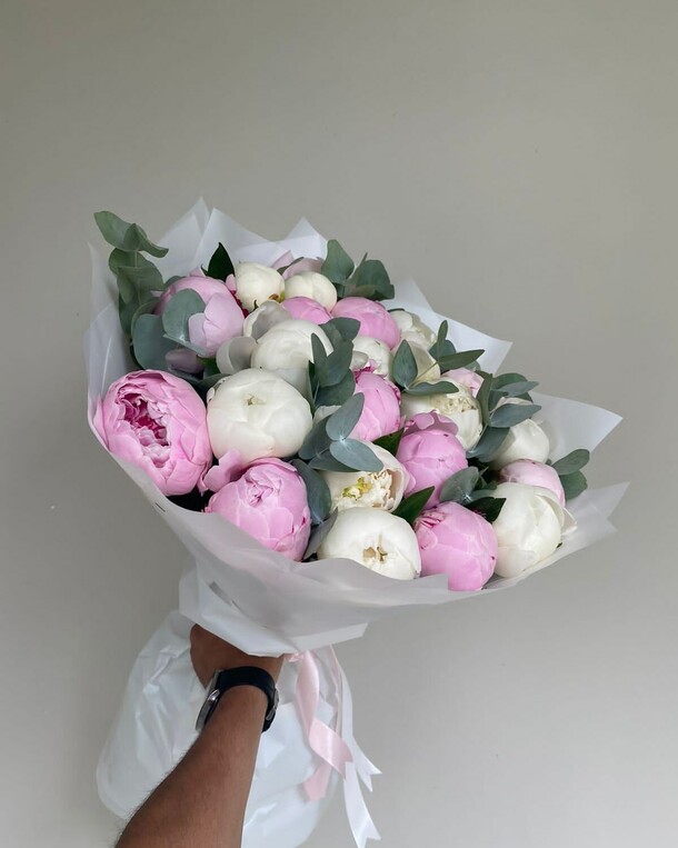 Пиона микс с эвкалиптом, артикул F1148644 - 30249 рублей, доставка по городу. Flawery - доставка цветов