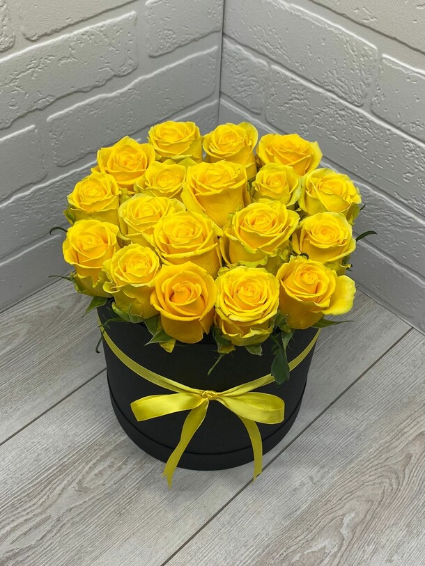 Цветы в коробке, артикул F1155490 - 5500 рублей, доставка по городу. Flawery - доставка цветов