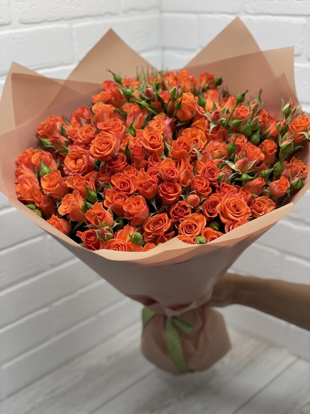 Кустовая роза, артикул F1158064 - 12099 рублей, доставка по городу. Flawery - доставка цветов