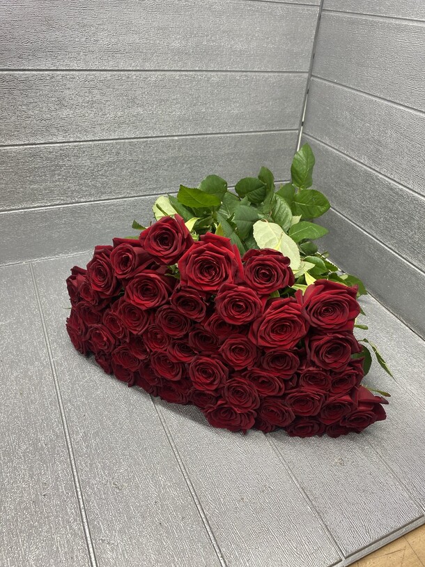 Красная роза, артикул F1162706 - 13090 рублей, доставка по городу. Flawery - доставка цветов