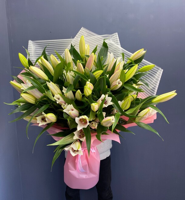 Лилия, артикул F1163757 - 19165 рублей, доставка по городу. Flawery - доставка цветов