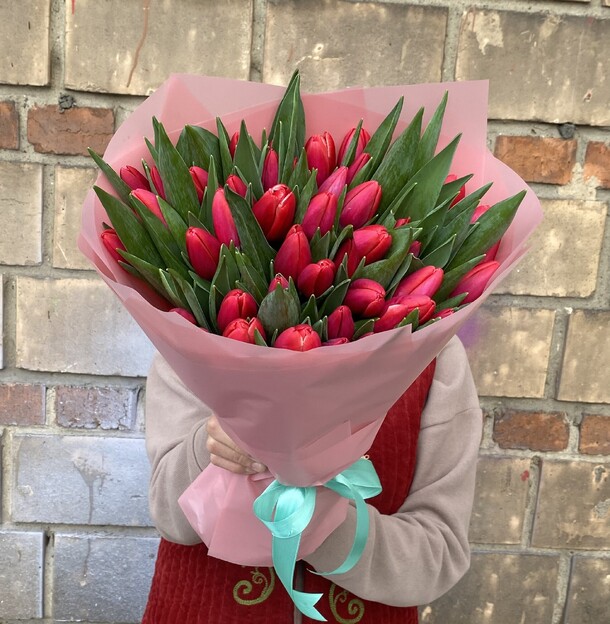 Красный тюльпан, артикул F1176256 - 11149 рублей, доставка по городу. Flawery - доставка цветов