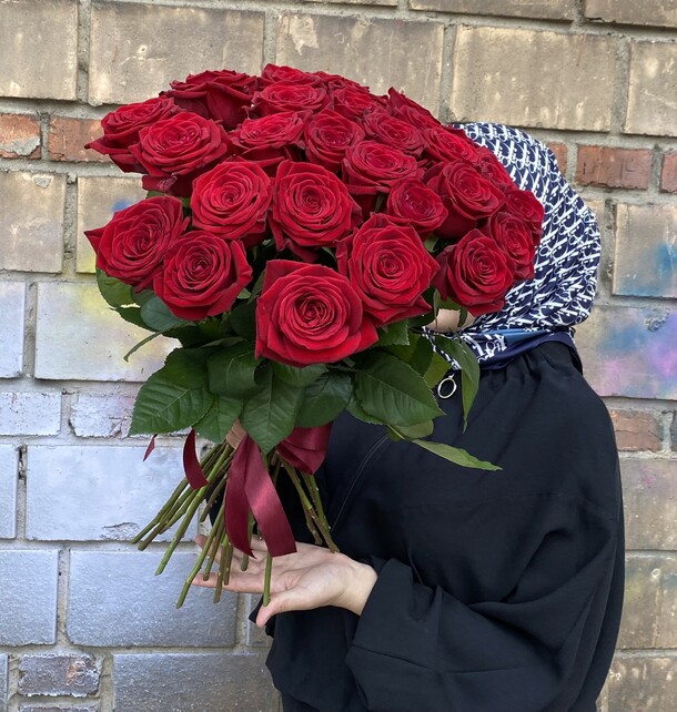 Красная роза 19, артикул F1187004 - 6599 рублей, доставка по городу. Flawery - доставка цветов