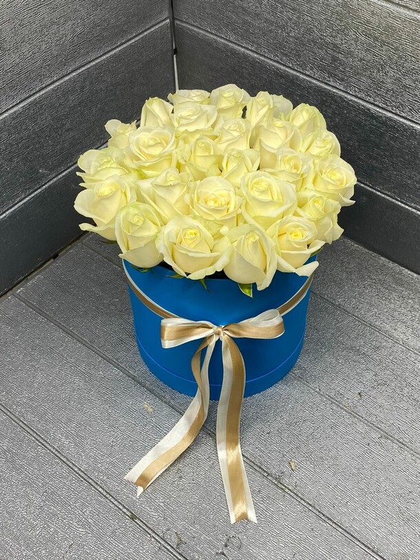 Роза в коробке 25, артикул F1190803 - 8051 рублей, доставка по городу. Flawery - доставка цветов