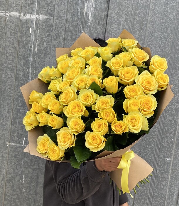 Роза жёлтая 51, артикул F1190807 - 12099 рублей, доставка по городу. Flawery - доставка цветов
