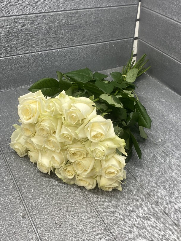 Роза аваланж 21, артикул F1190809 - 6280 рублей, доставка по городу. Flawery - доставка цветов