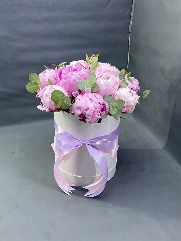 Пиона сара бернар в коробке, артикул F1194608 - 11943 рублей, доставка по городу. Flawery - доставка цветов