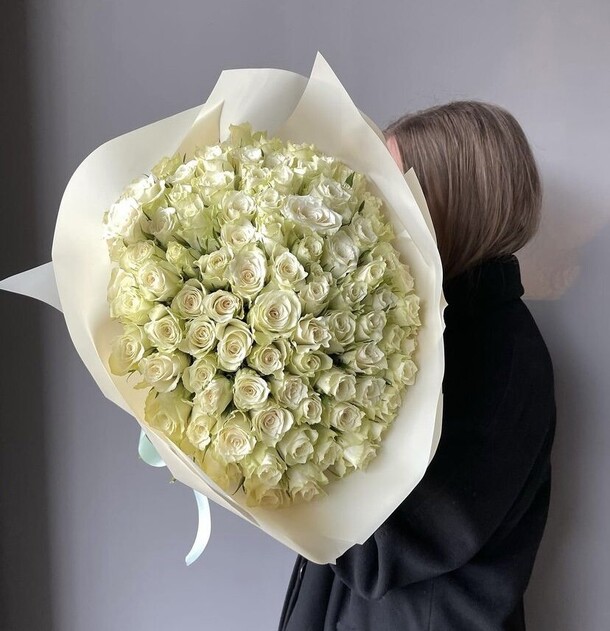 Белый роза 69, артикул F1197188 - 20906 рублей, доставка по городу. Flawery - доставка цветов