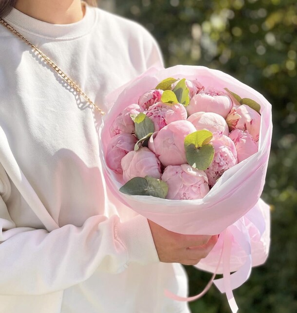 Пион сара бернард 13, артикул F1197232 - 12099 рублей, доставка по городу. Flawery - доставка цветов