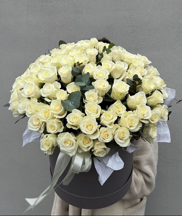 Белый роза в коробке, артикул F1197876 - 20569 рублей, доставка по городу. Flawery - доставка цветов