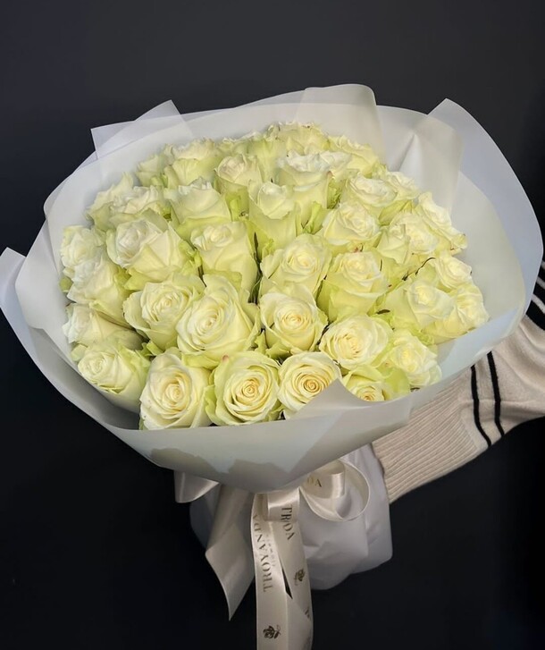 Роза аваланж, артикул F1197877 - 12099 рублей, доставка по городу. Flawery - доставка цветов