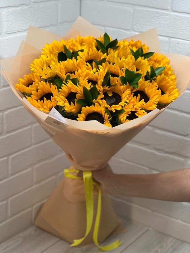 Букет подсолнух 19, артикул F1201203 - 16090 рублей, доставка по городу. Flawery - доставка цветов
