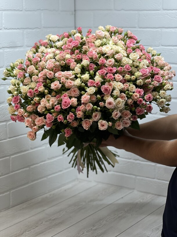 Кустовая роза микс, артикул F1264159 - 21538 рублей, доставка по городу. Flawery - доставка цветов