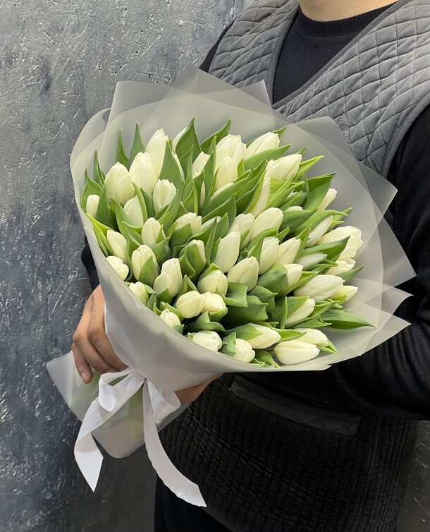 Белый тюльпан-49 на 8-марта, артикул F1354666 - 11817 рублей, доставка по городу. Flawery - доставка цветов
