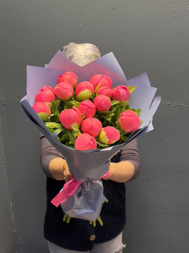 Пион корал шарм, артикул F1421026 - 16892 рублей, доставка по городу. Flawery - доставка цветов