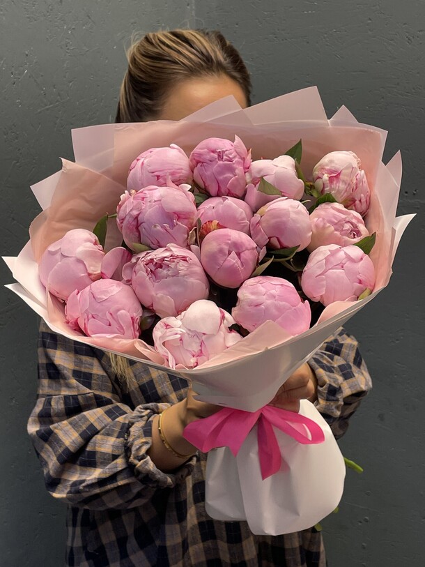 Пион сара бернар, артикул F1436718 - 16334 рублей, доставка по городу. Flawery - доставка цветов