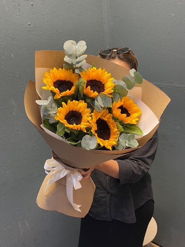Подсолнух в крафте, артикул F1444702 - 7127 рублей, доставка по городу. Flawery - доставка цветов