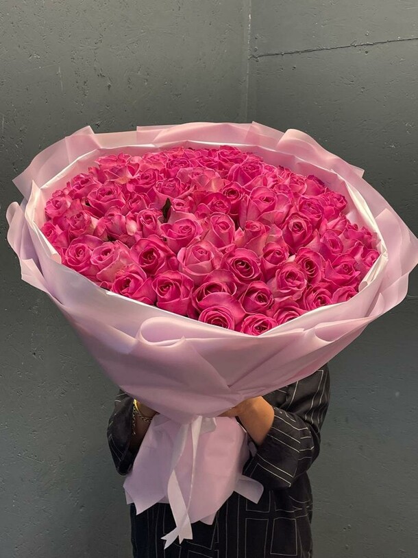 Малиновая роза 71, артикул F1445230 - 19227 рублей, доставка по городу. Flawery - доставка цветов