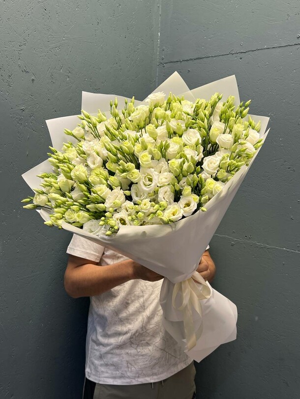 Букет из белая эустома, артикул F1458177 - 22264 рублей, доставка по городу. Flawery - доставка цветов