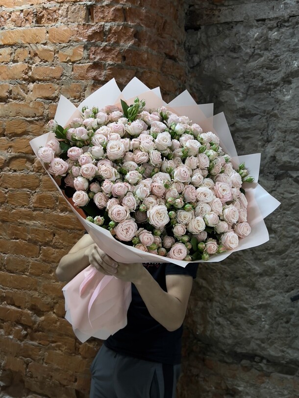 Кустовые розы 35, артикул F1458330 - 24199 рублей, доставка по городу. Flawery - доставка цветов