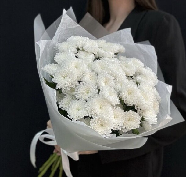 Букет из 5 белых хризантем, артикул F1471995 - 4356 рублей, доставка по городу. Flawery - доставка цветов