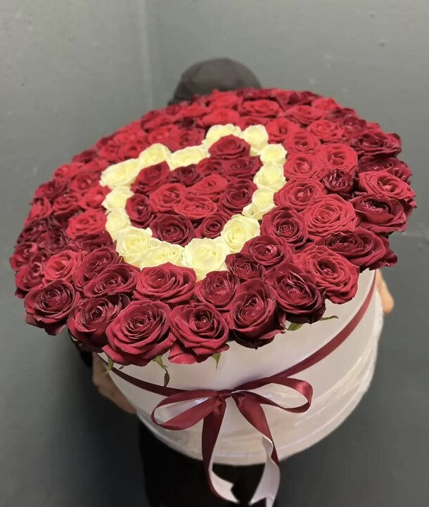 Розы сердечко в коробке, артикул F1521981 - 29090 рублей, доставка по городу. Flawery - доставка цветов