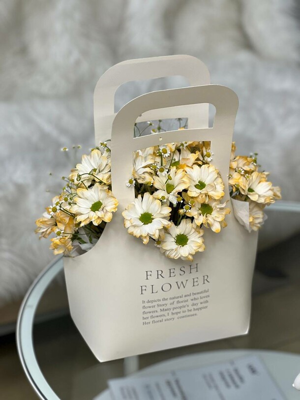 Сумочка с ромашками, артикул F1436206 - 4004 рублей, доставка по городу. Flawery - доставка цветов