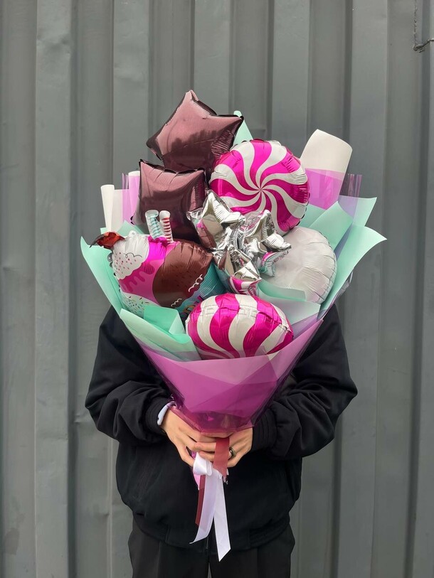 Букет из шаров мороженое №94, артикул F1330647 - 3600 рублей, доставка по городу. Flawery - доставка цветов