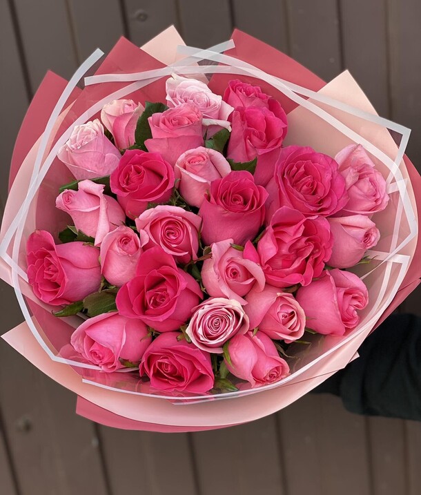 21 роза, артикул F1163067 - 7590 рублей, доставка по городу. Flawery - доставка цветов